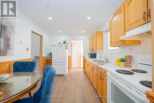 2 Geneva Crescent, Brampton, ON - Indoor Photo Showing Kitchen