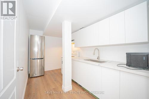 2 Geneva Crescent, Brampton, ON - Indoor Photo Showing Kitchen