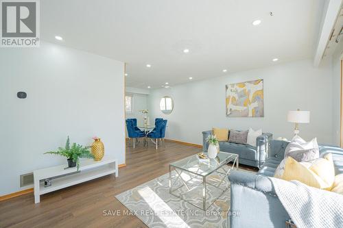 2 Geneva Crescent, Brampton, ON - Indoor Photo Showing Living Room