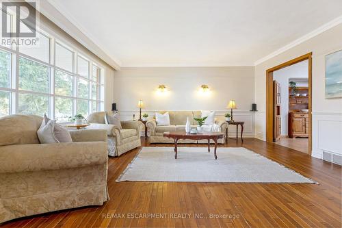 13596 4 Line, Halton Hills, ON - Indoor Photo Showing Living Room