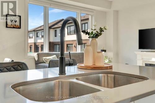 7 Freedom Crescent, Hamilton, ON - Indoor Photo Showing Kitchen With Double Sink