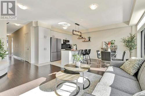 7 Freedom Crescent, Hamilton, ON - Indoor Photo Showing Living Room