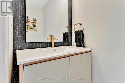 7 Freedom Crescent, Hamilton, ON - Indoor Photo Showing Bathroom