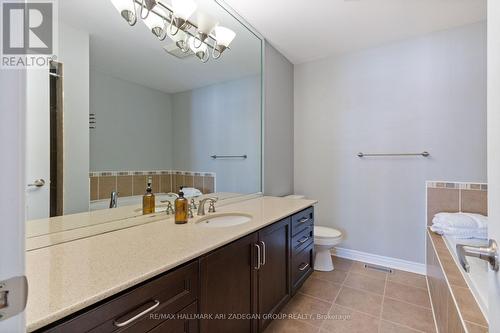 438 Old Colony Road, Richmond Hill, ON - Indoor Photo Showing Bathroom