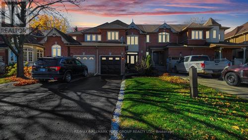 329 Warner Crescent, Newmarket, ON - Outdoor With Facade