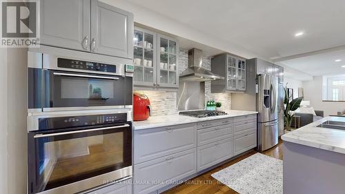 329 Warner Crescent, Newmarket, ON - Indoor Photo Showing Kitchen