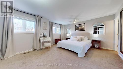 329 Warner Crescent, Newmarket, ON - Indoor Photo Showing Bedroom