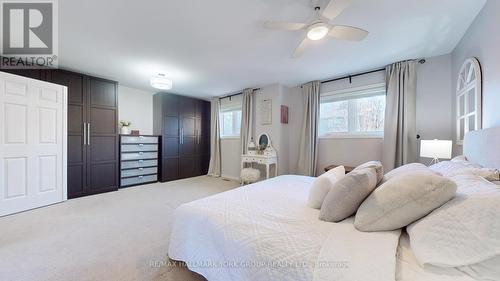 329 Warner Crescent, Newmarket, ON - Indoor Photo Showing Bedroom