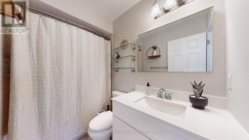 329 Warner Crescent, Newmarket, ON - Indoor Photo Showing Bathroom