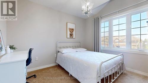 329 Warner Crescent, Newmarket, ON - Indoor Photo Showing Bedroom