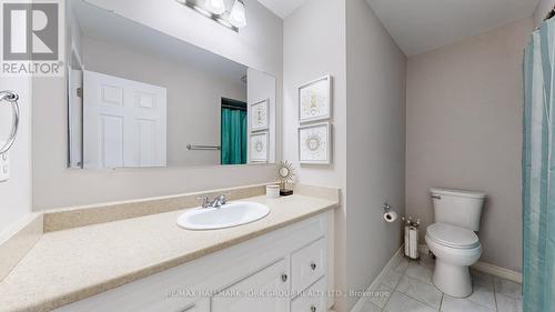 329 Warner Crescent, Newmarket, ON - Indoor Photo Showing Bathroom