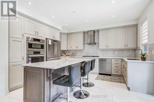 37 Chorus Crescent, Vaughan, ON - Indoor Photo Showing Kitchen With Upgraded Kitchen