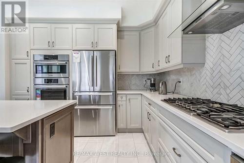 37 Chorus Crescent, Vaughan, ON - Indoor Photo Showing Kitchen With Upgraded Kitchen