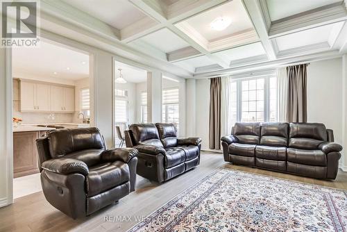 37 Chorus Crescent, Vaughan, ON - Indoor Photo Showing Living Room