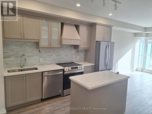 Gl05 - 50 Herrick Avenue, St. Catharines, ON - Indoor Photo Showing Kitchen With Double Sink With Upgraded Kitchen