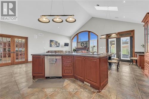 117 Christopher Drive, Hamilton, ON - Indoor Photo Showing Kitchen