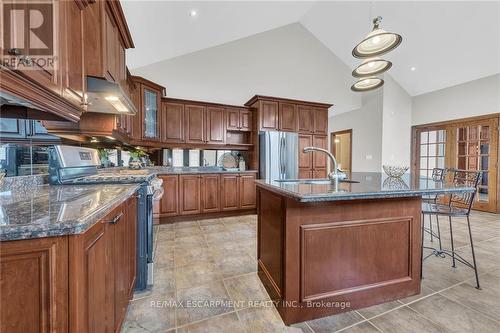 117 Christopher Drive, Hamilton, ON - Indoor Photo Showing Kitchen