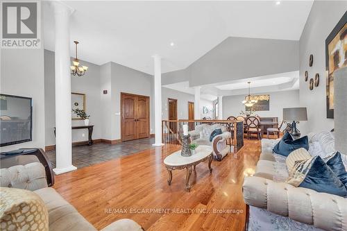 117 Christopher Drive, Hamilton, ON - Indoor Photo Showing Living Room