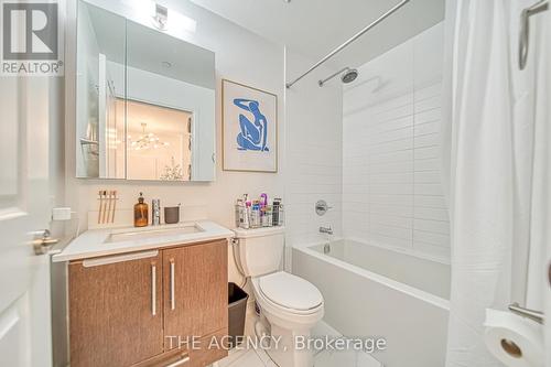 405 - 65 Oneida Crescent, Richmond Hill, ON - Indoor Photo Showing Bathroom