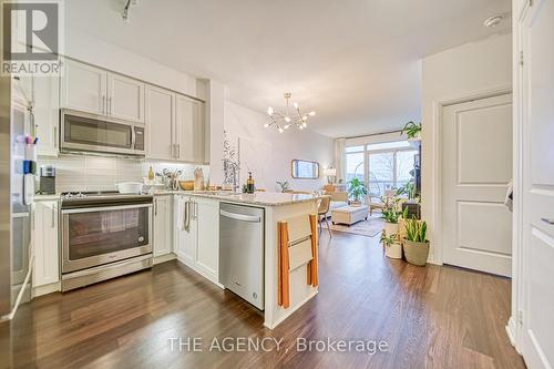 405 - 65 Oneida Crescent, Richmond Hill, ON - Indoor Photo Showing Kitchen With Stainless Steel Kitchen With Upgraded Kitchen