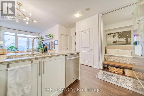 405 - 65 Oneida Crescent, Richmond Hill, ON - Indoor Photo Showing Kitchen With Double Sink