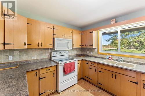 1033 Coupland Road, South Frontenac (Frontenac South), ON - Indoor Photo Showing Kitchen With Double Sink