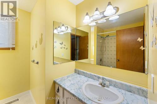 1033 Coupland Road, South Frontenac (Frontenac South), ON - Indoor Photo Showing Bathroom