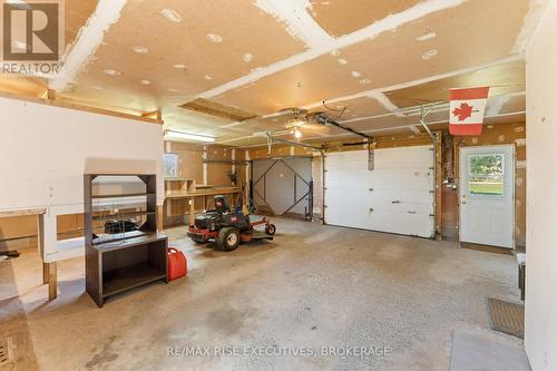 1033 Coupland Road, South Frontenac (Frontenac South), ON - Indoor Photo Showing Garage