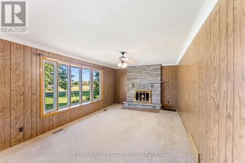 1033 Coupland Road, South Frontenac (Frontenac South), ON - Indoor Photo Showing Living Room With Fireplace