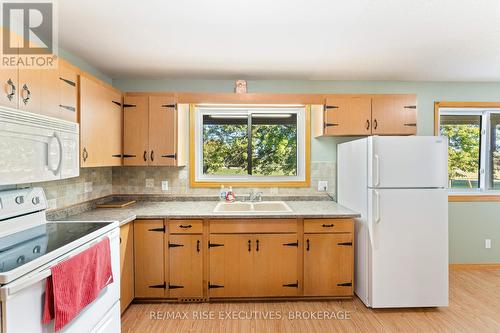 1033 Coupland Road, South Frontenac (Frontenac South), ON - Indoor Photo Showing Kitchen