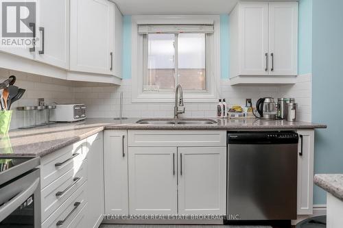 808 Dundalk Drive, London, ON - Indoor Photo Showing Kitchen With Double Sink