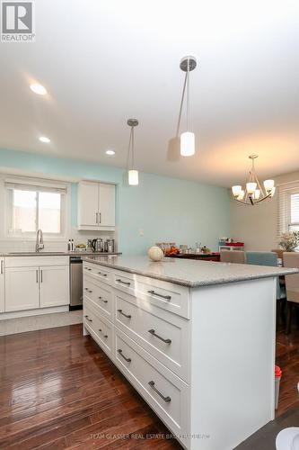 808 Dundalk Drive, London, ON - Indoor Photo Showing Kitchen With Upgraded Kitchen