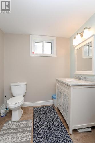 808 Dundalk Drive, London, ON - Indoor Photo Showing Bathroom