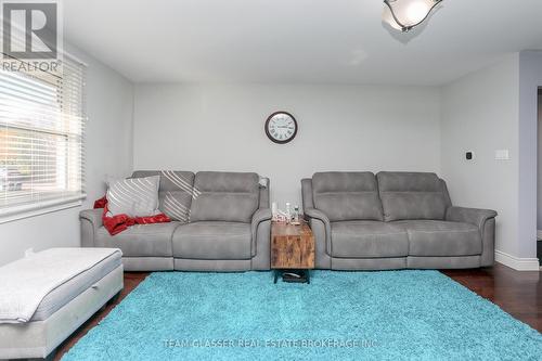 808 Dundalk Drive, London, ON - Indoor Photo Showing Living Room