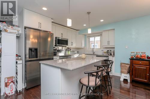 808 Dundalk Drive, London, ON - Indoor Photo Showing Kitchen With Stainless Steel Kitchen With Upgraded Kitchen