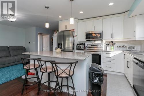 808 Dundalk Drive, London, ON - Indoor Photo Showing Kitchen