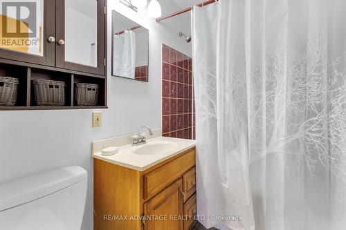 1824 Avalon Street, London, ON - Indoor Photo Showing Bathroom