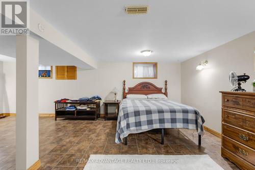 1824 Avalon Street, London, ON - Indoor Photo Showing Bedroom