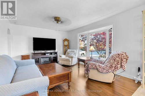 1824 Avalon Street, London, ON - Indoor Photo Showing Living Room