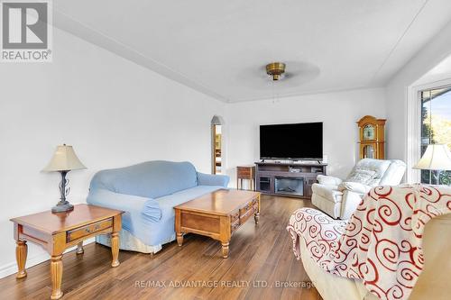 1824 Avalon Street, London, ON - Indoor Photo Showing Living Room