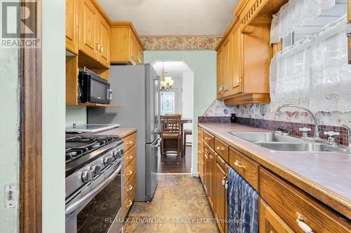 1824 Avalon Street, London, ON - Indoor Photo Showing Kitchen With Double Sink