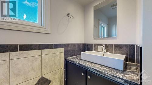 6705 Chris Tierney Private, Ottawa, ON - Indoor Photo Showing Bathroom