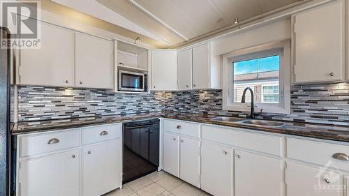 6705 Chris Tierney Private, Ottawa, ON - Indoor Photo Showing Kitchen With Double Sink