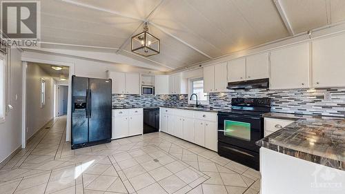 6705 Chris Tierney Private, Ottawa, ON - Indoor Photo Showing Kitchen