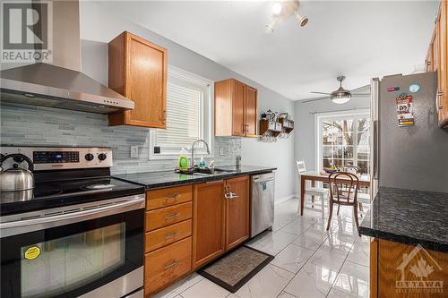 1434 Caravel Crescent, Ottawa, ON - Indoor Photo Showing Kitchen With Stainless Steel Kitchen