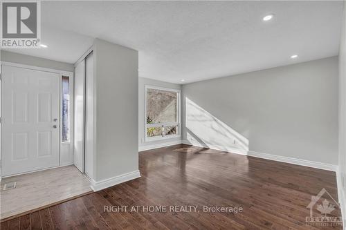 162 Woodfield Drive, Ottawa, ON - Indoor Photo Showing Other Room