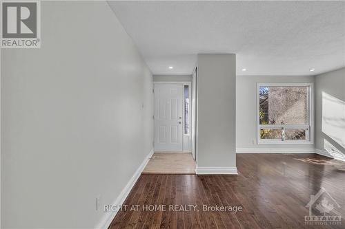 162 Woodfield Drive, Ottawa, ON - Indoor Photo Showing Other Room