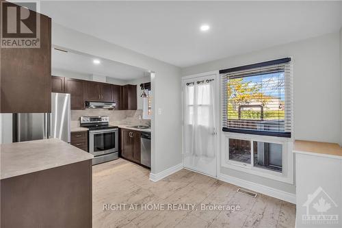 162 Woodfield Drive, Ottawa, ON - Indoor Photo Showing Kitchen With Double Sink