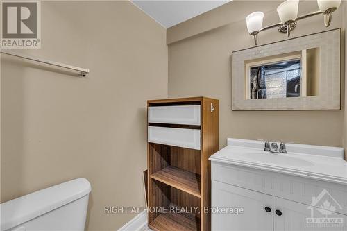 162 Woodfield Drive, Ottawa, ON - Indoor Photo Showing Bathroom