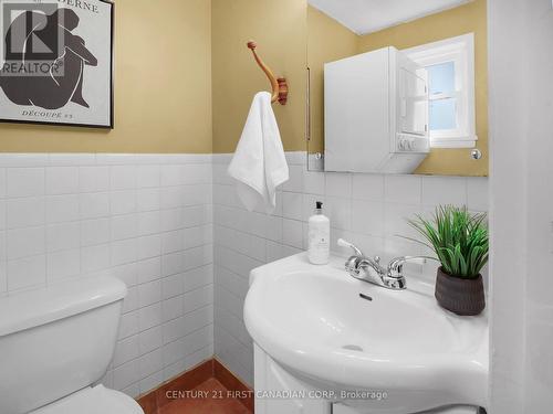 559 St James Street, London, ON - Indoor Photo Showing Bathroom